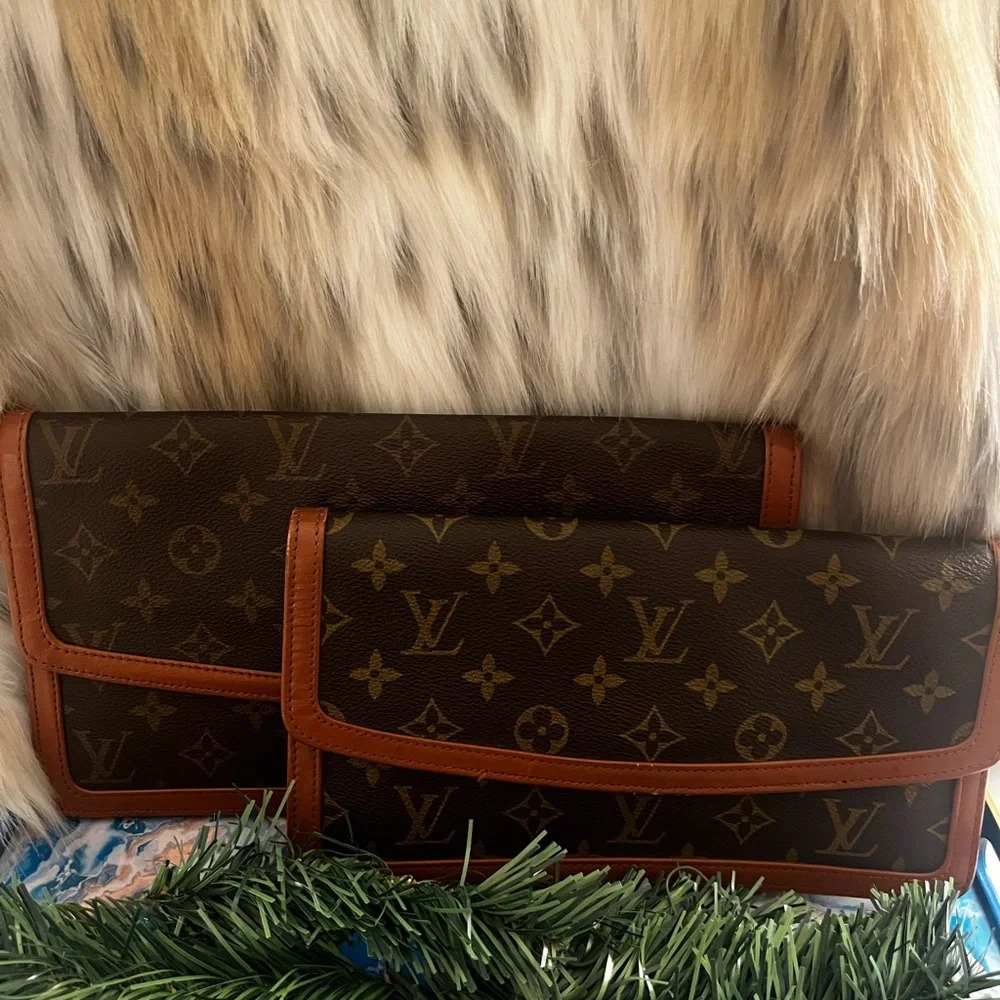 π Vintage Louis Vuitton Monogram larger clutch - posh authenticated - Picture 3 of 15